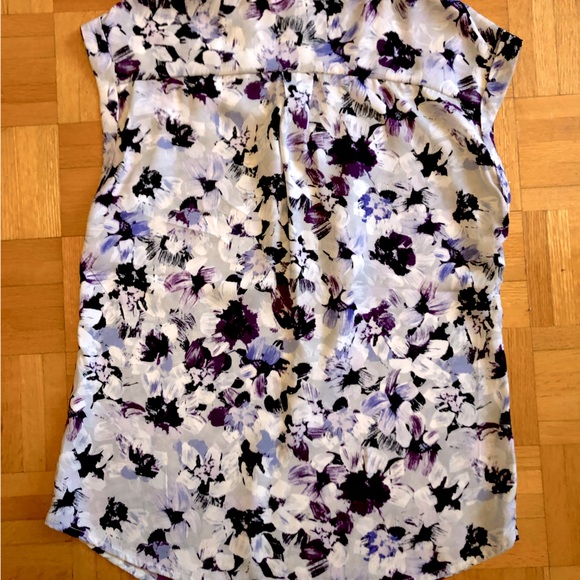 Beautiful purple Dynamite floral blouse with front zipper 🌸 - Picture 7 of 9